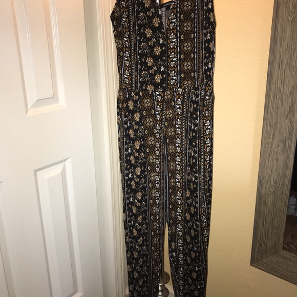 2 Jumper Bodysuits ... - Picture 7 of 7